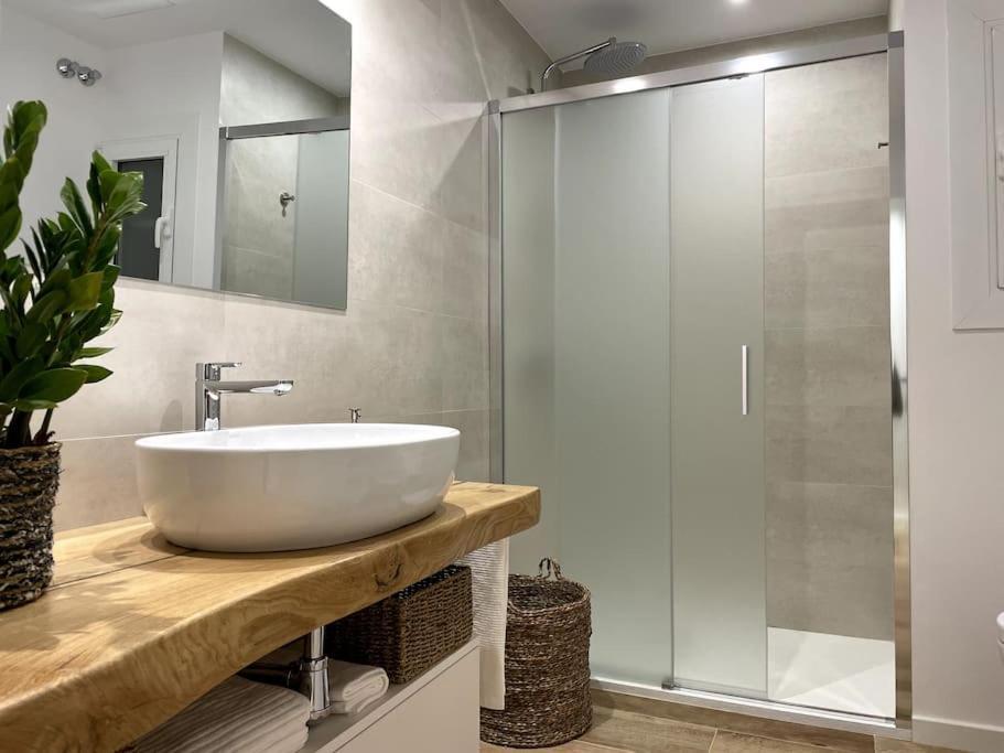 Apartamento Nuevo Centrico Frente Al Mar En Palamos Bagian luar foto