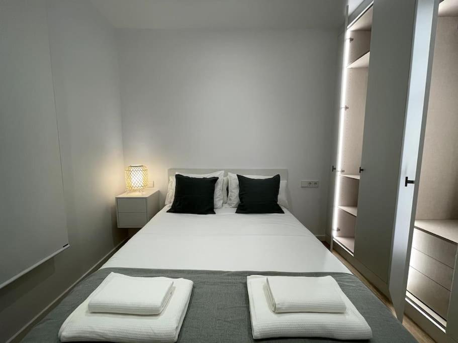 Apartamento Nuevo Centrico Frente Al Mar En Palamos Bagian luar foto