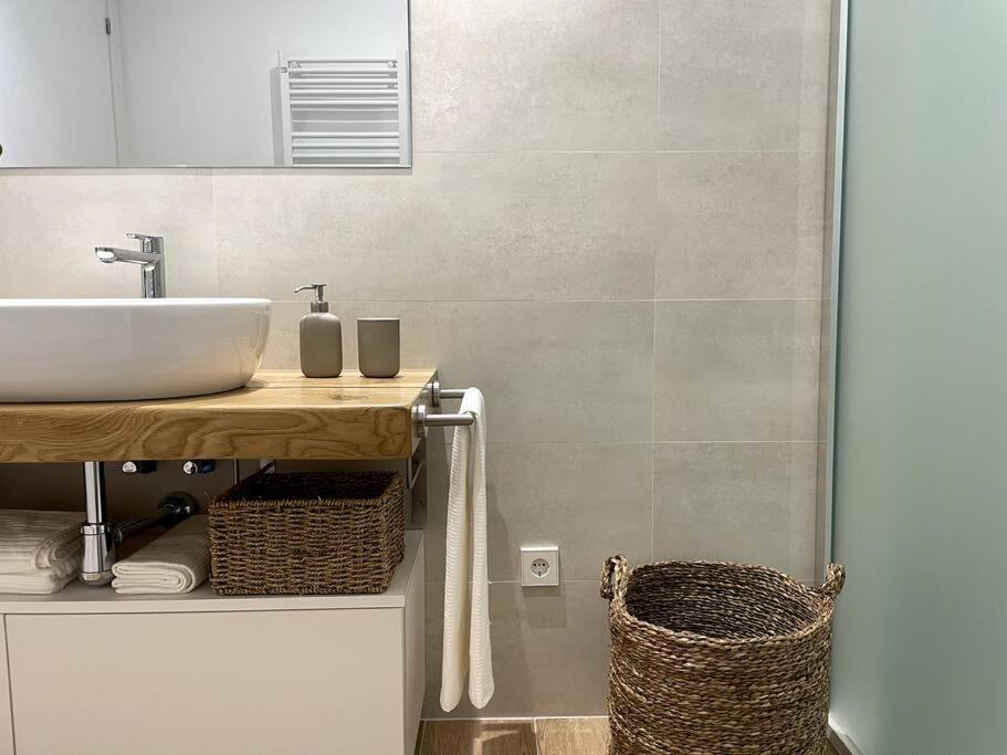 Apartamento Nuevo Centrico Frente Al Mar En Palamos Bagian luar foto