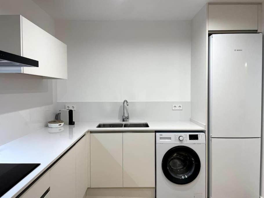 Apartamento Nuevo Centrico Frente Al Mar En Palamos Bagian luar foto