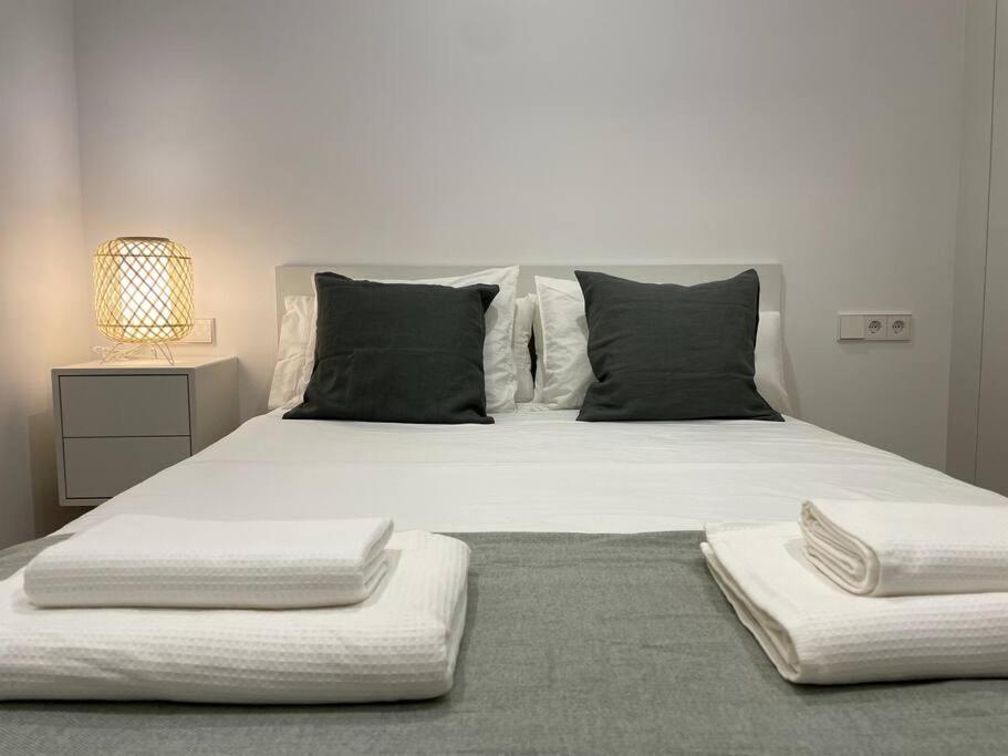 Apartamento Nuevo Centrico Frente Al Mar En Palamos Bagian luar foto