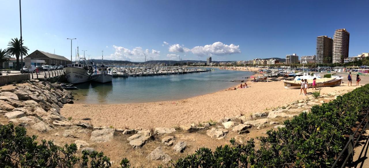 Apartamento Nuevo Centrico Frente Al Mar En Palamos Bagian luar foto